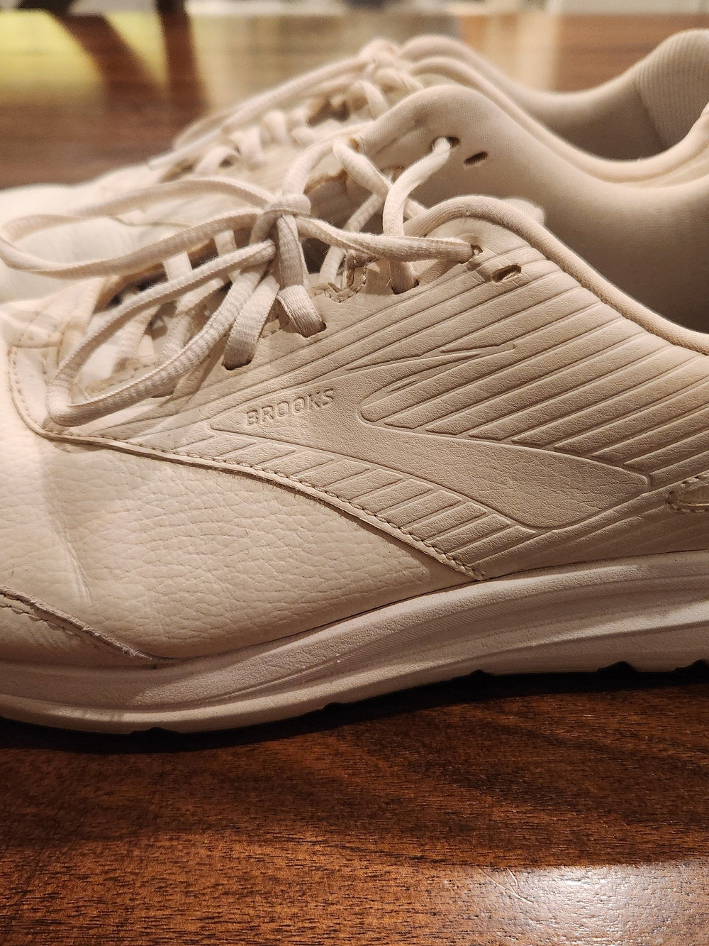 Brooks 12.5 WIDE Men's All-White Walking Shoes- Nursing, RN